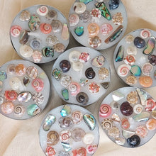 Afbeelding in Gallery-weergave laden, Versierde waxinelichtjes - brandduur: 8 uur - Insight Stones