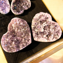 Afbeelding in Gallery-weergave laden, Amethisthartjes - Insight Stones