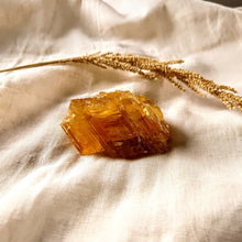 Afbeelding in Gallery-weergave laden, Honingcalciet brok - Insight Stones