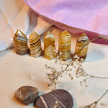 Afbeelding in Gallery-weergave laden, Kleine gele fluoriettorentjes - Insight Stones