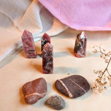 Afbeelding in Gallery-weergave laden, Kleine rhodochrosiettorentjes - Insight Stones