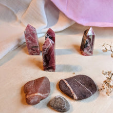 Afbeelding in Gallery-weergave laden, Kleine rhodochrosiettorentjes - Insight Stones