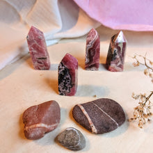 Afbeelding in Gallery-weergave laden, Kleine rhodochrosiettorentjes - Insight Stones