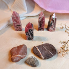 Afbeelding in Gallery-weergave laden, Kleine rhodochrosiettorentjes - Insight Stones