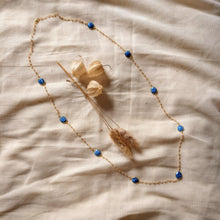 Afbeelding in Gallery-weergave laden, Lange ketting verguld 925 zilver met blauwe opaal en perzik maansteen - Insight Stones