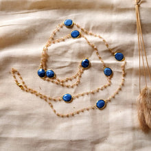 Afbeelding in Gallery-weergave laden, Lange ketting verguld 925 zilver met blauwe opaal en perzik maansteen - Insight Stones