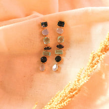 Afbeelding in Gallery-weergave laden, Lange statement oorbellen verguld - blauwe edelstenen - Insight Stones