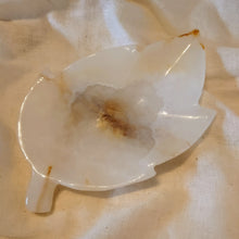 Afbeelding in Gallery-weergave laden, Onyx marmer bladschaaltje - Insight Stones