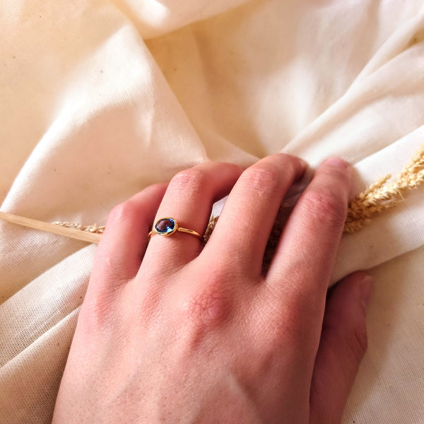 Schattige 925 zilveren vergulde ring met lab ioliet - Insight Stones