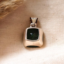 Afbeelding in Gallery-weergave laden, Zilveren (925) hanger met gefacetteerde groene toermalijn - Insight Stones