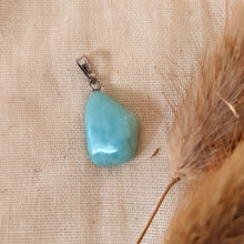 Afbeelding in Gallery-weergave laden, Zilveren hanger met geslepen larimar - 3,4 gram - Insight Stones