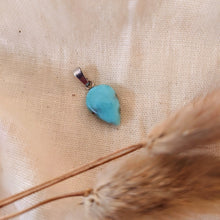 Afbeelding in Gallery-weergave laden, Zilveren hanger met peer geslepen larimar - 2,2 gram - Insight Stones