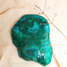 Afbeelding in Gallery-weergave laden, Gepolijste Malachiet met Chrysocolla in vrije vorm - Insight Stones