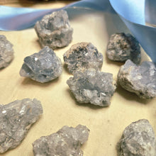 Load image into Gallery viewer, Kleine celestien clusters - Insight Stones