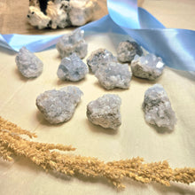 Load image into Gallery viewer, Kleine celestien clusters - Insight Stones