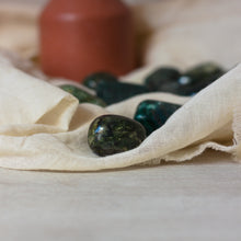Afbeelding in Gallery-weergave laden, Smaragd jumbo trommelstenen - Insight Stones