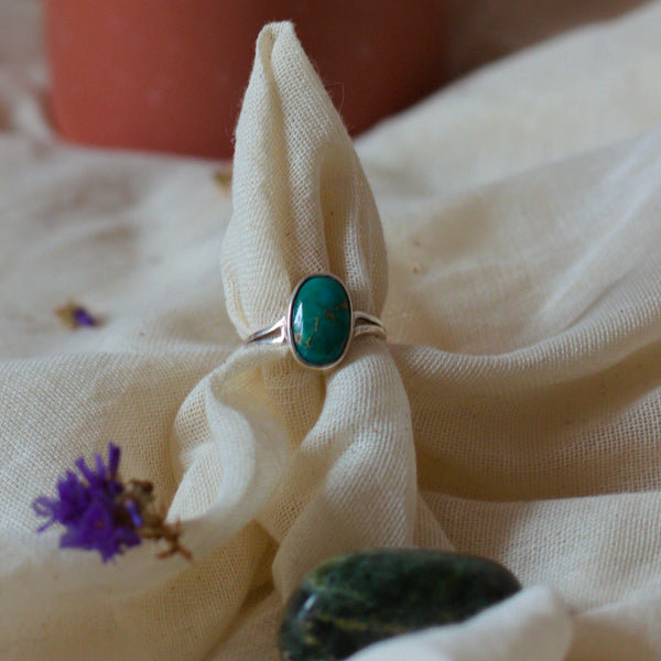 turkoois ring blauwgroen steen zilver detail