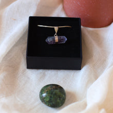 Afbeelding in Gallery-weergave laden, Zilveren (s925) hanger met paarse floriet - dubbeleinder - Insight Stones