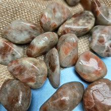 Load image into Gallery viewer, Zonnesteentrommelstenen B kwaliteit. - Insight Stones